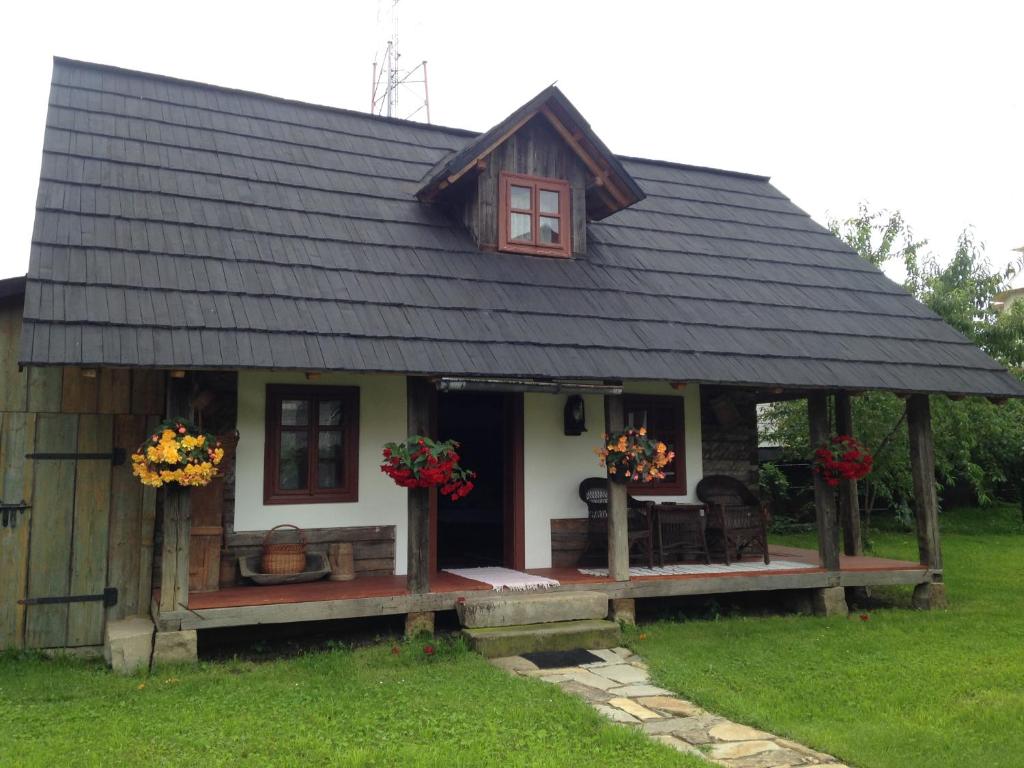 גינה חיצונית ב-Casa Povestilor din Bucovina