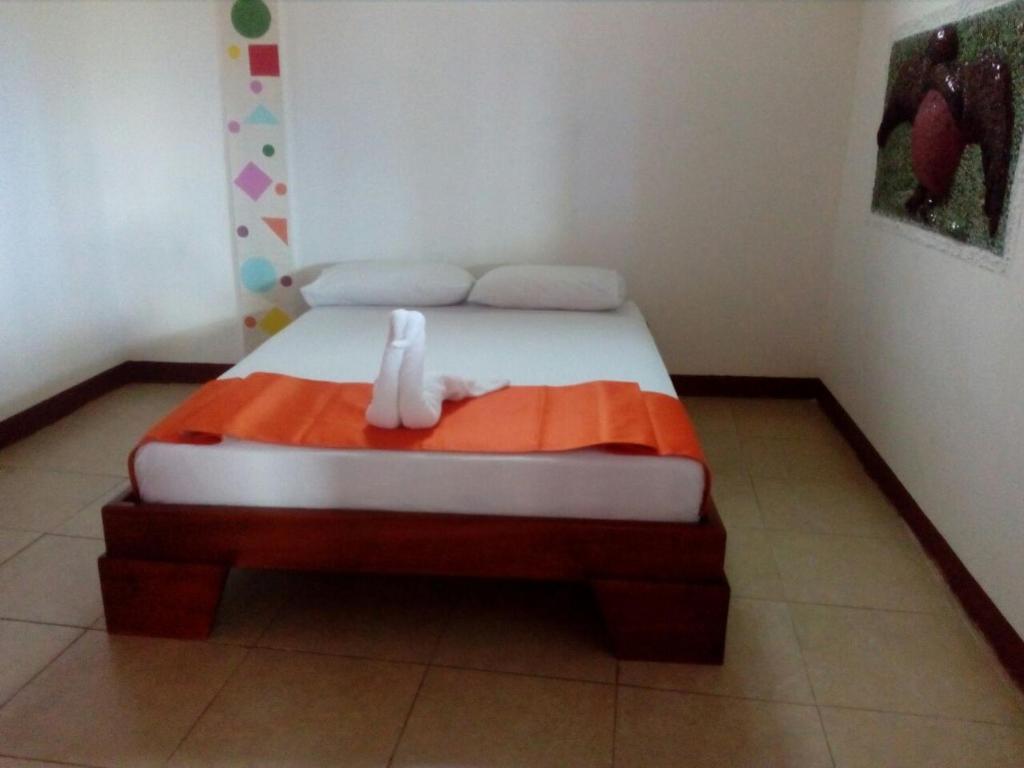 Postel nebo postele na pokoji v ubytování Hostal El Pinzón