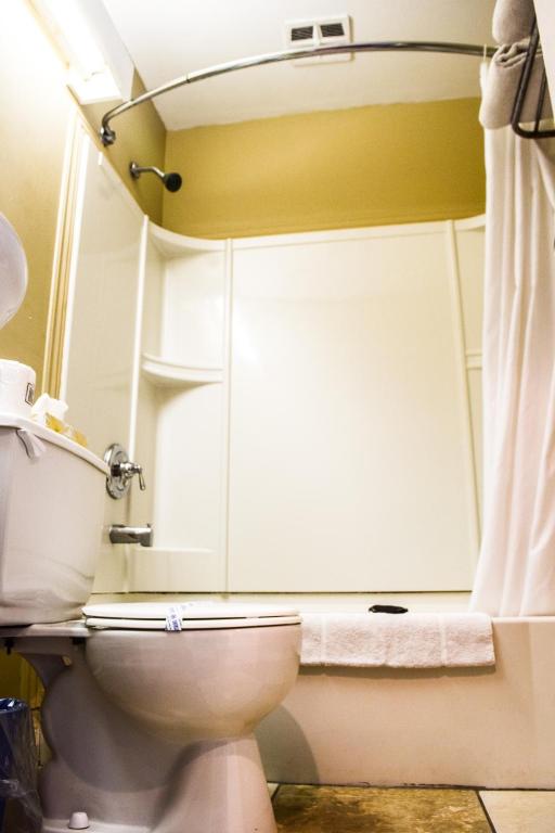 Travel Proud Canadas Best Value Inn & Suites-Charlottetown - Queen Room