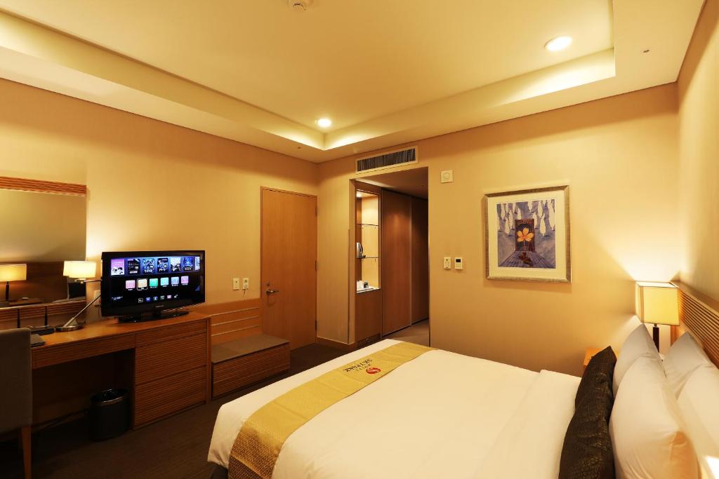 Postel nebo postele na pokoji v ubytování Bridge Hotel Incheon Songdo
