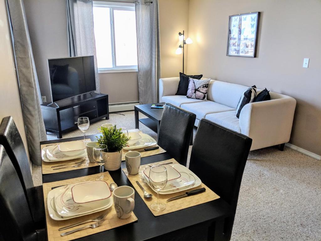 Posezení v ubytování Quiet 2 Bed 2 Bath close to Westview Hospital