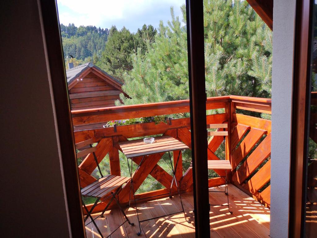 Balkón nebo terasa v ubytování Apartmány a Štúdia Villa Flora