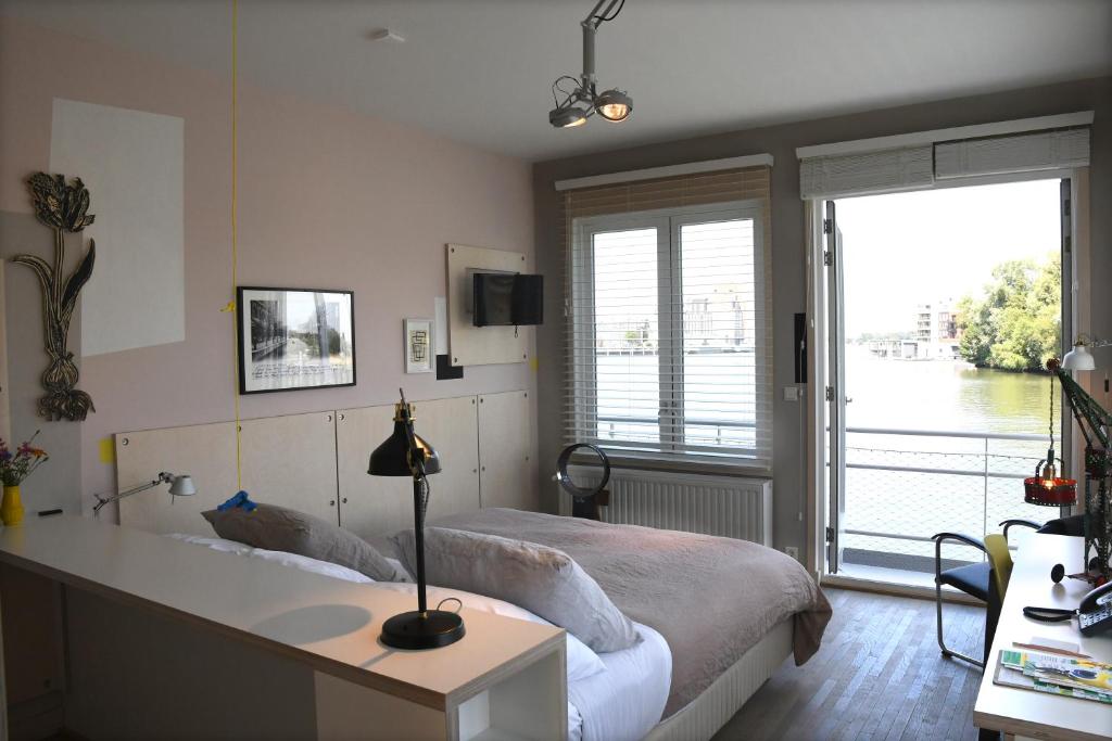 Villa Augustus - Large Double Room / Floating Room