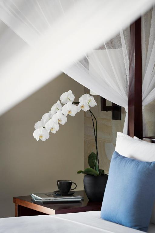 Postel nebo postele na pokoji v ubytování REVĪVŌ Wellness Resort Nusa Dua Bali