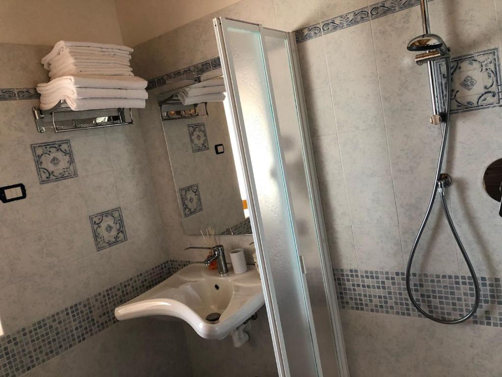A bathroom at B&B Butterfly