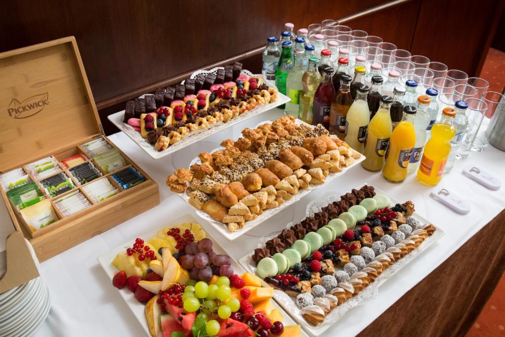 Comida en o cerca de este hotel