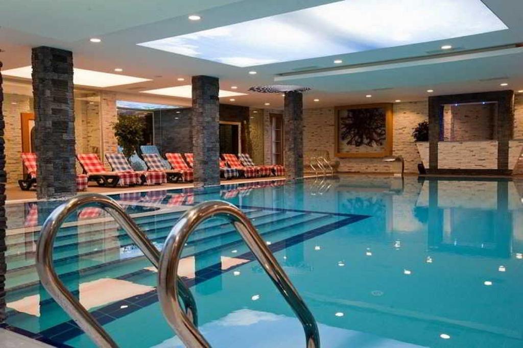 Bazén v ubytování Elegance Resort Hotel & SPA Wellness-Aqua nebo v jeho okolí