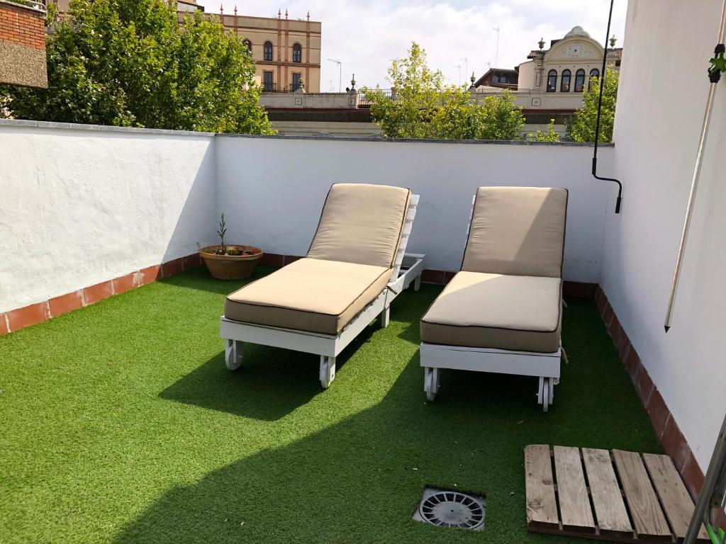 SevillaHome - Marqués de Paradas - Duplex Apartment With Terrace (6 Adults)