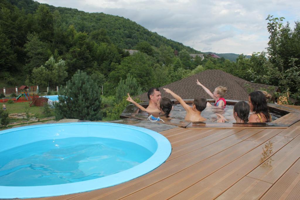 Poolen vid eller i n&auml;rheten av Svit Sontsya