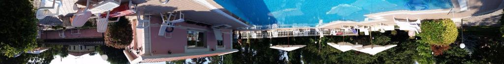 Bazén v ubytování Hotel Gioia Garden nebo v jeho okolí
