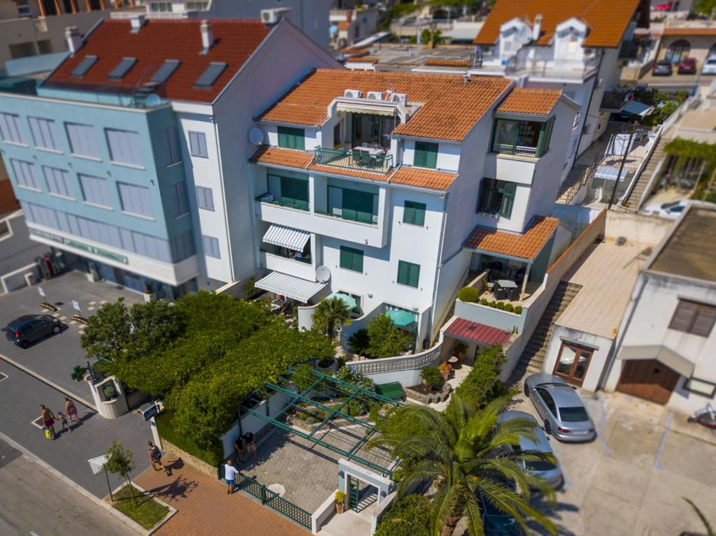 Budova, v ktorej sa apartmán nachádza