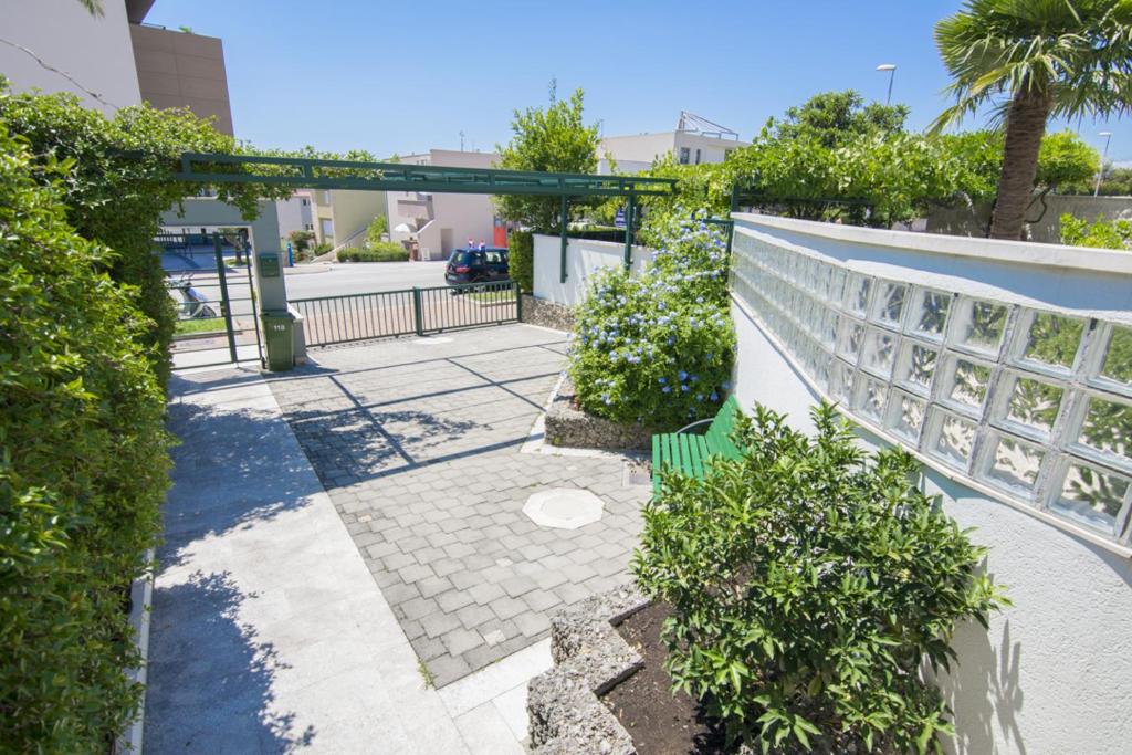 Vonkajšia záhrada v ubytovaní Vidoš apartments