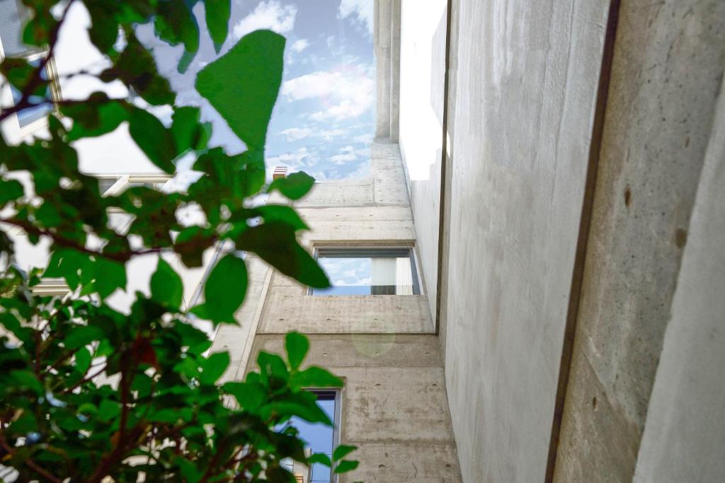 a view of the sky from the inside of a building at 墾丁 住在Zhuzai in Checheng