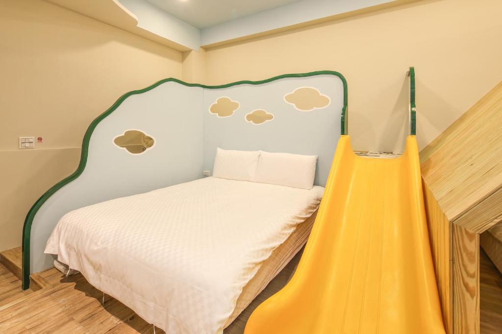 Postel nebo postele na pokoji v ubytování Happiness Yes Inn
