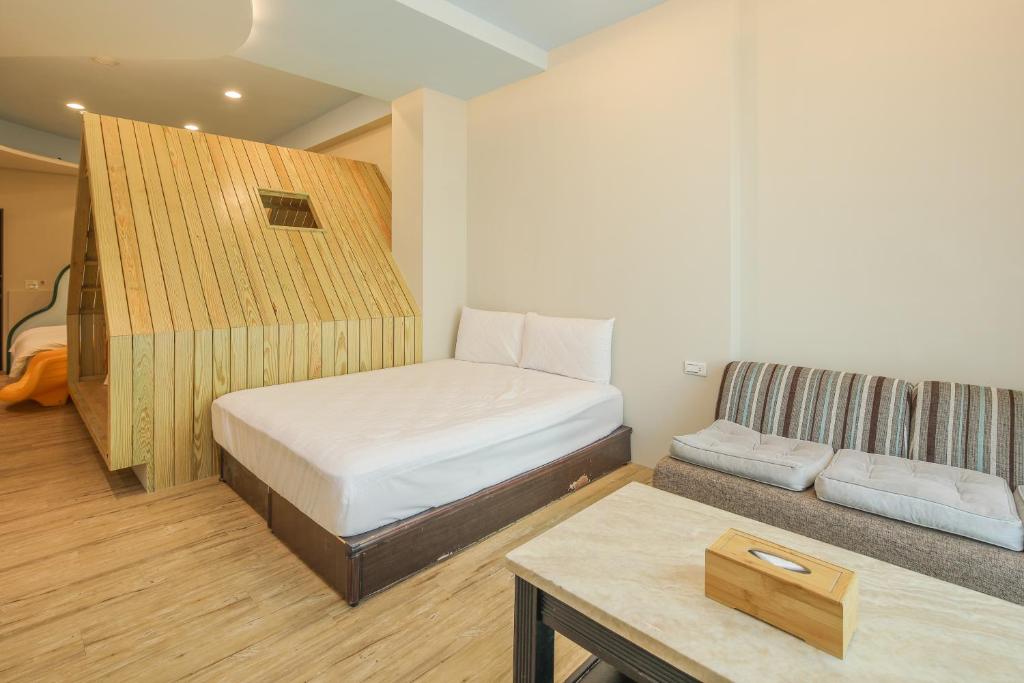 Postel nebo postele na pokoji v ubytování Happiness Yes Inn
