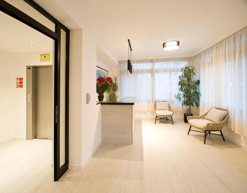 A seating area at Hostal Mallorca