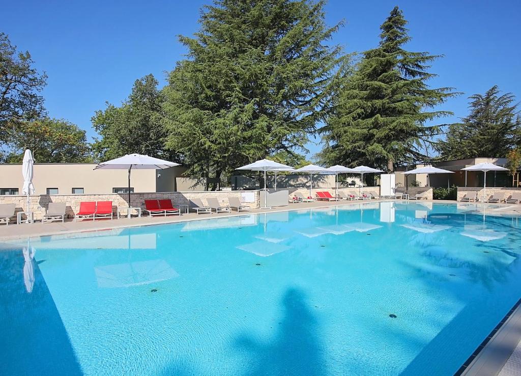 Bazén v ubytování Villas Park Plava Laguna nebo v jeho okolí