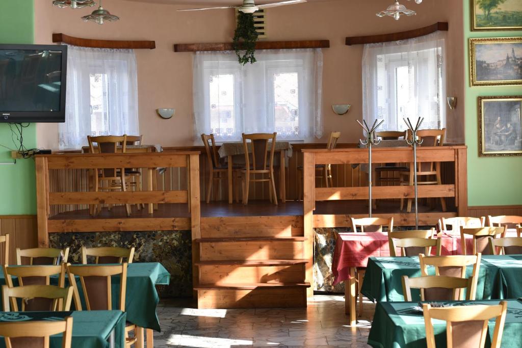 TV a/nebo společenská místnost v ubytování Hotel Chata