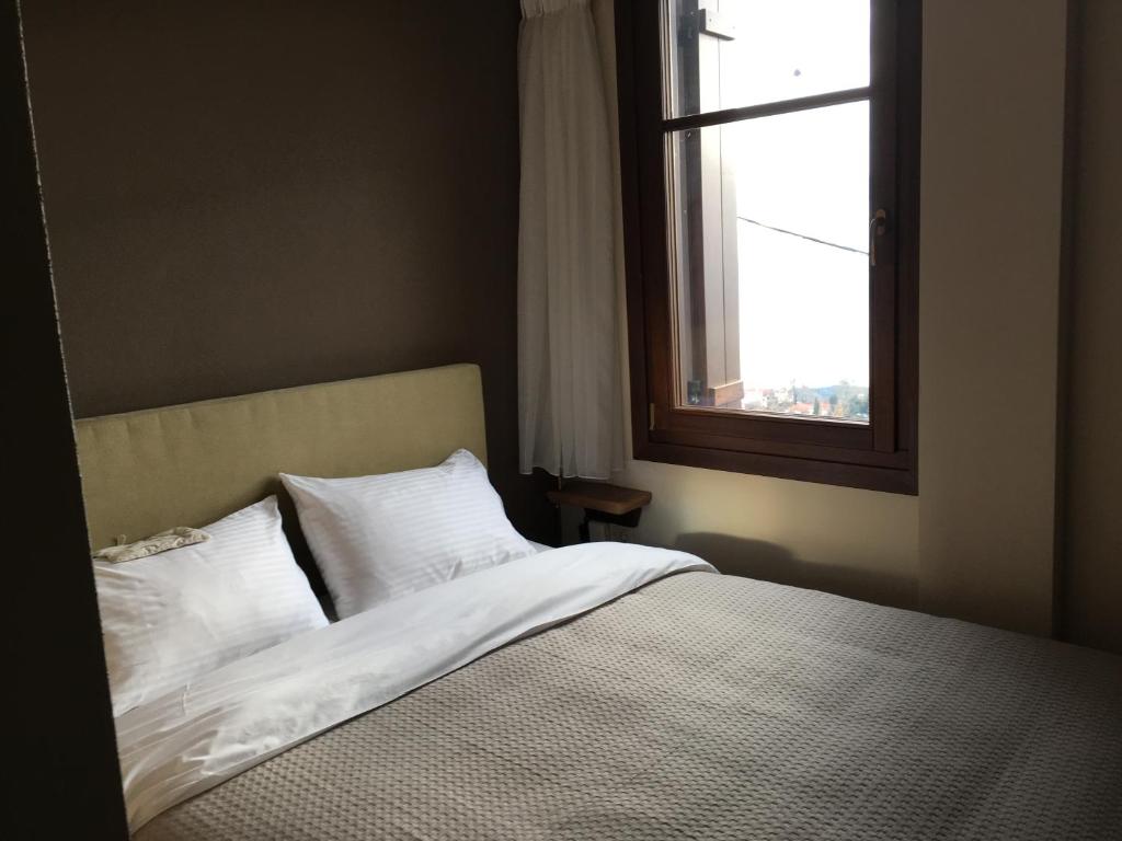Postel nebo postele na pokoji v ubytování Aethri Pelion Suites