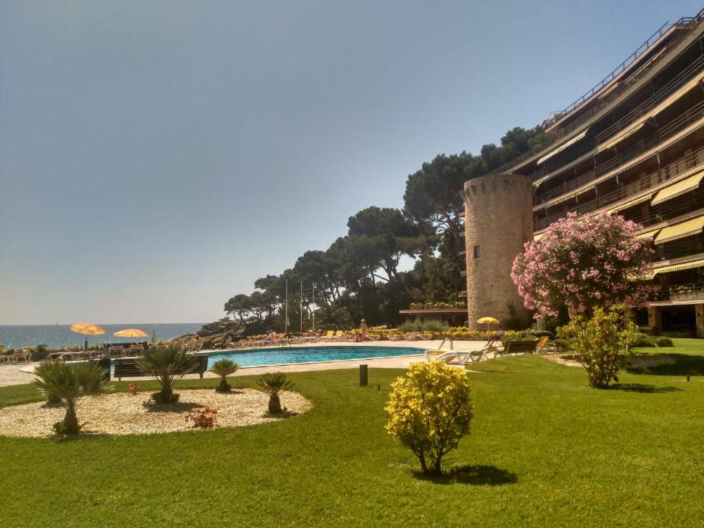 Apartamentos Edén Playa en Sant Antoni de Calonge, Cataluña