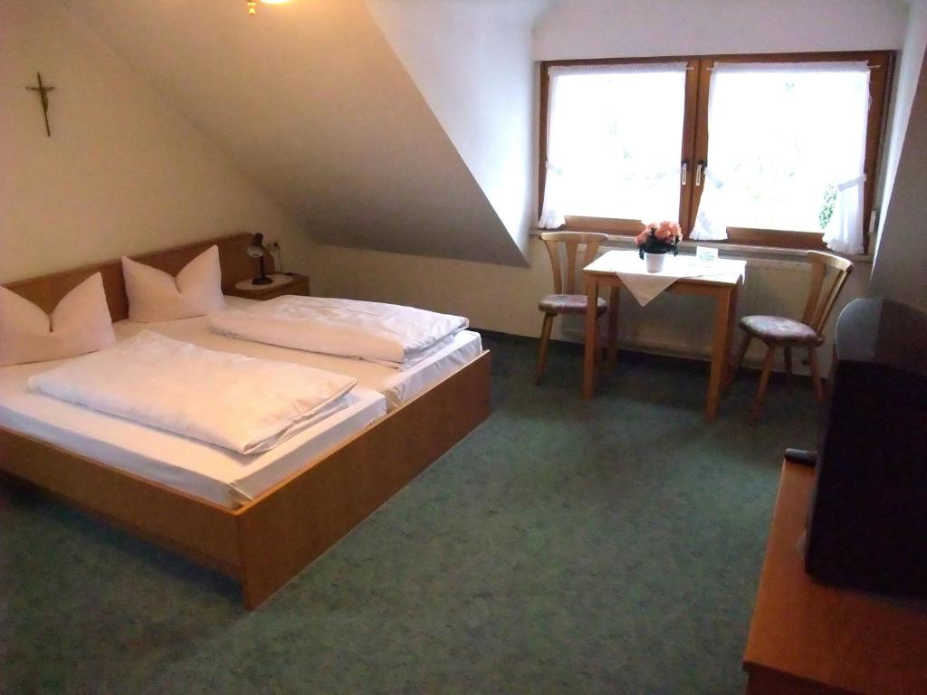 Postel nebo postele na pokoji v ubytování Gasthof Alte Post