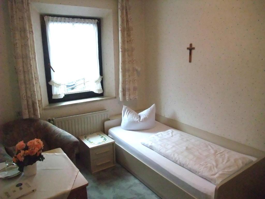 Postel nebo postele na pokoji v ubytování Gasthof Alte Post