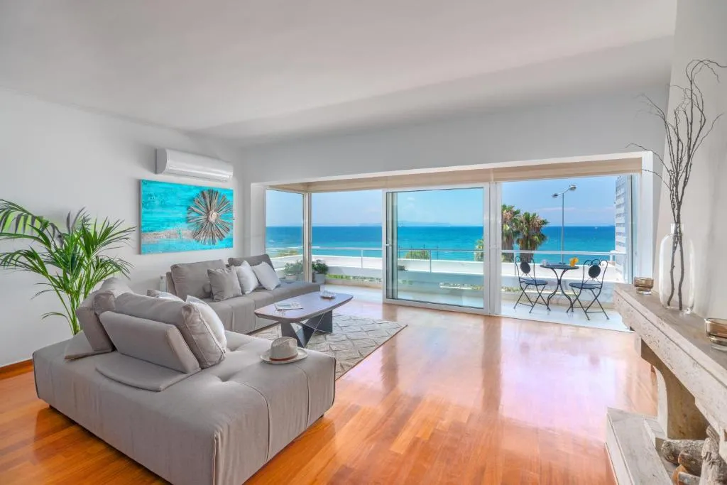 Beach Front Beautiful Sea Views Home 120m2, Atena, Grecia