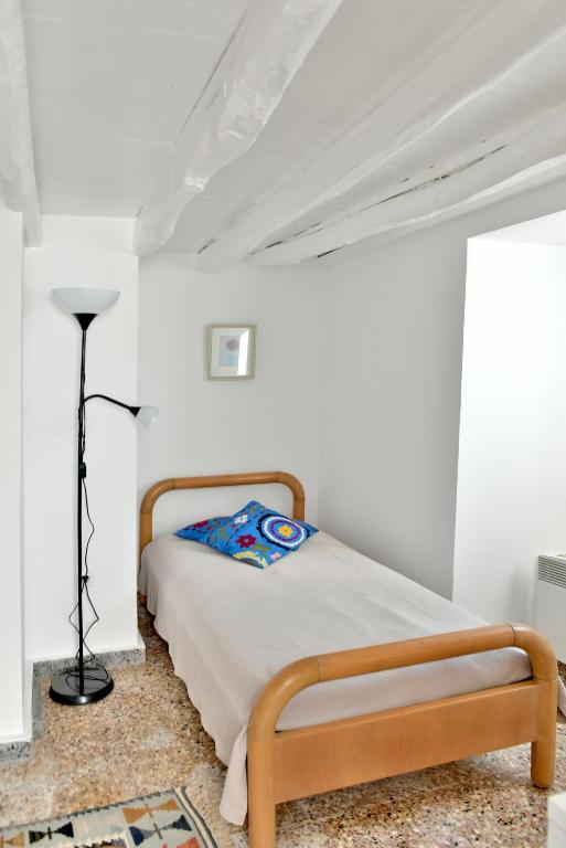 Postel nebo postele na pokoji v ubytování Hydra Kamini Beach Thea