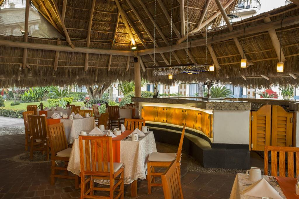 Restaurace v ubytování Flamingo Vallarta Hotel & Marina