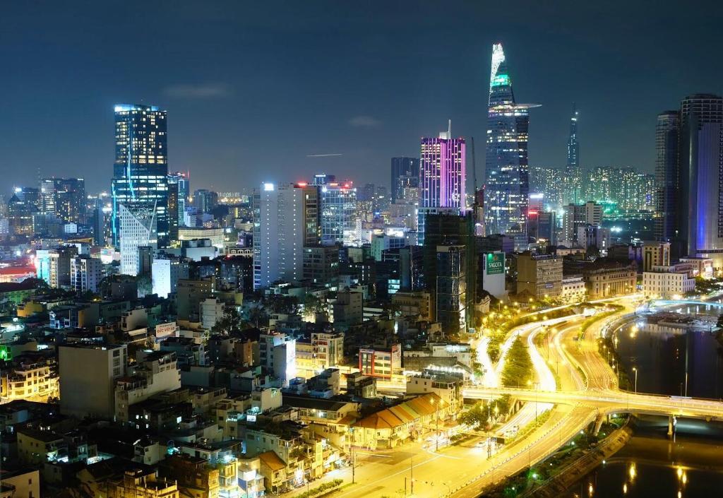 Tầm nhìn từ trên cao của Spacious Saigon - Infinity Pool Signature