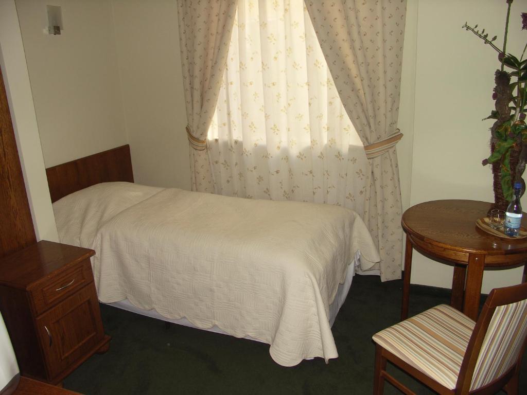 Ein Bett oder Betten in einem Zimmer der Unterkunft Willa Biala Lilia Old Town