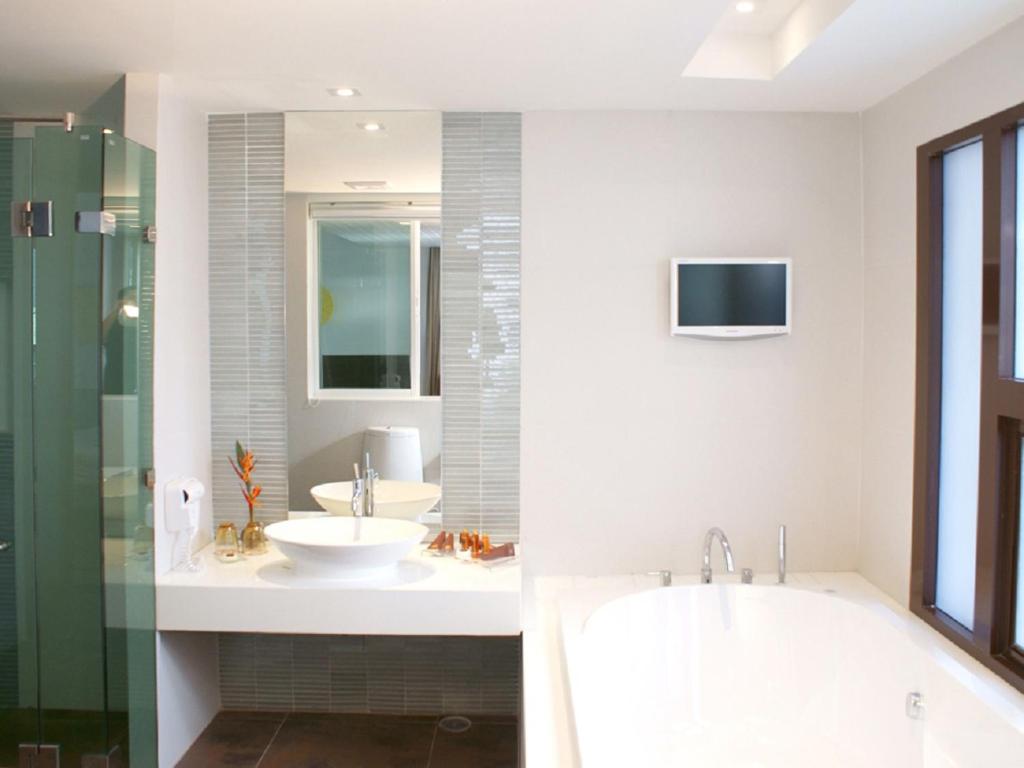 Z Through By The Zign - Resim 24