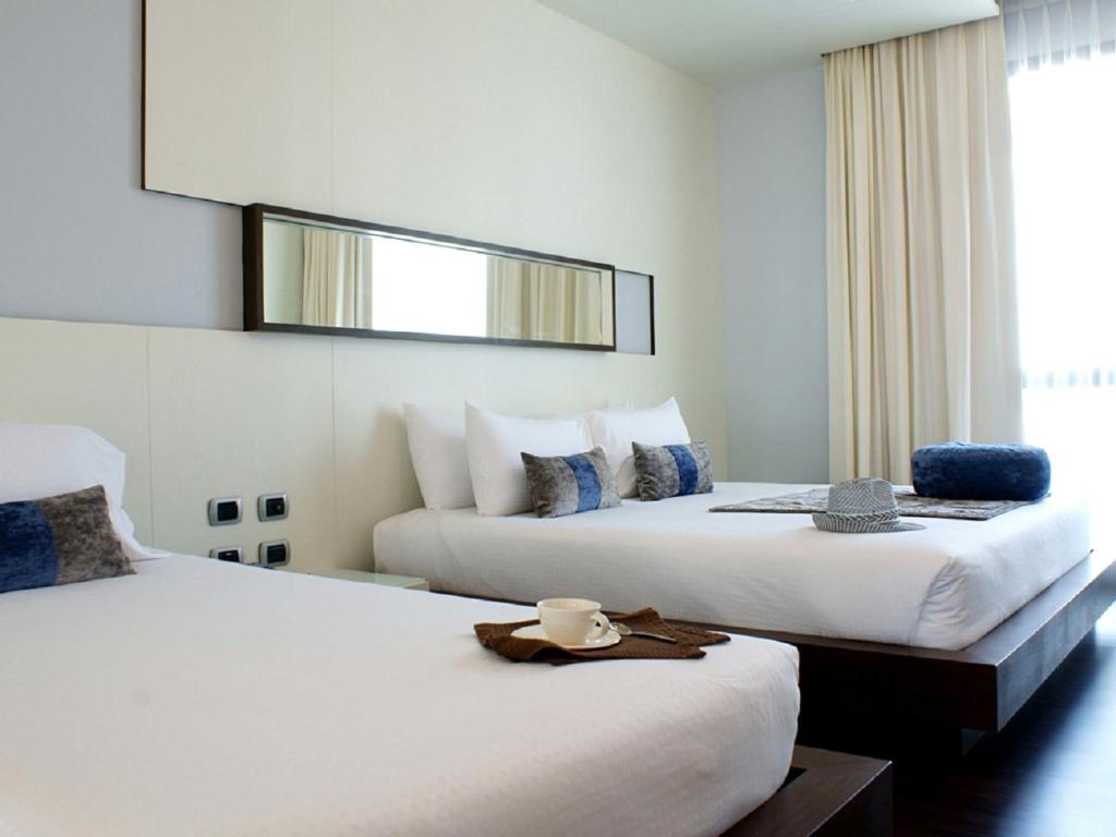 Z Through By The Zign - Resim 25