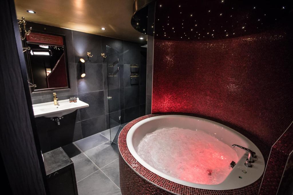 Koupelna v ubytování Hotel ReeHorst