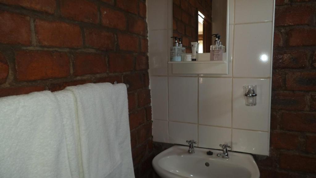 Pondoki Rest Camp - Family Room With Private Bathroom