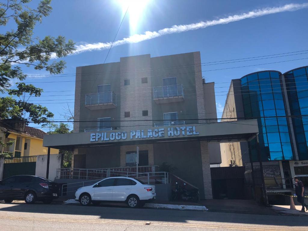 a white car parked in front of a building at Epílogo Palace Hotel in Rio Branco