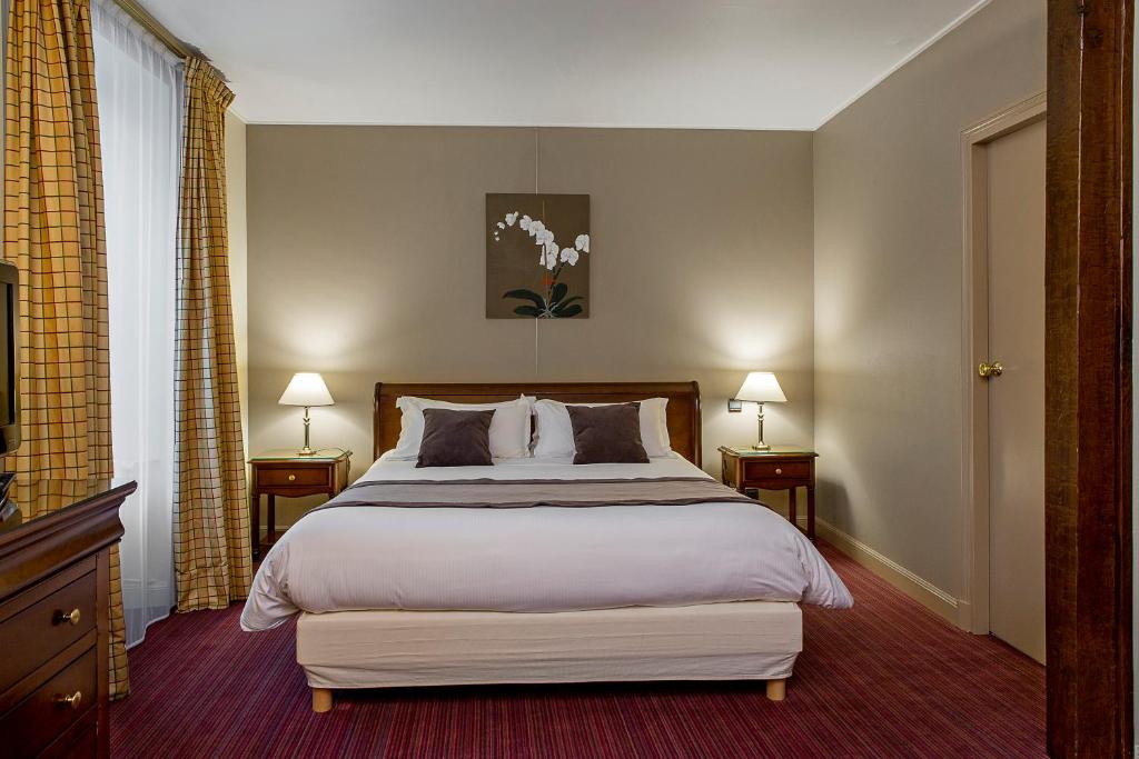 Postel nebo postele na pokoji v ubytování Best Western Grand Hotel de Bordeaux