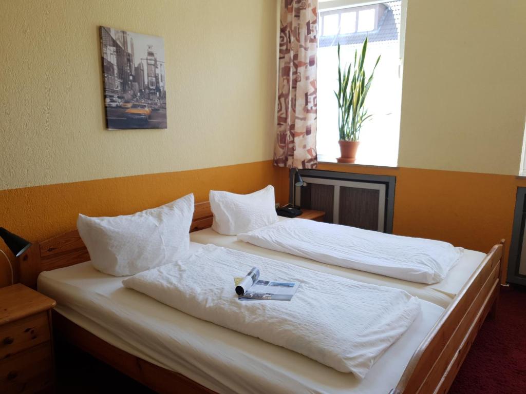 Postel nebo postele na pokoji v ubytování Südhotel