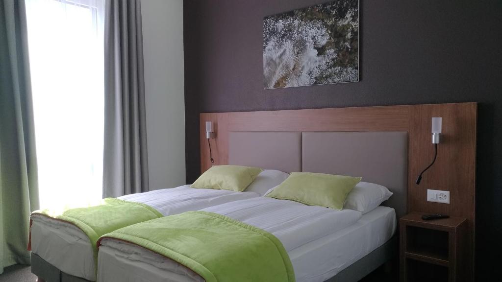 Postel nebo postele na pokoji v ubytování Campanile Martigny