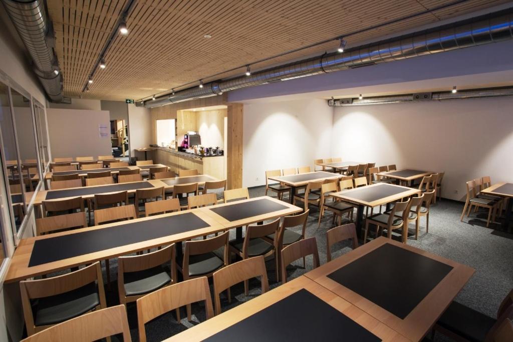 Restaurace v ubytování Sport- und Ferienhaus Don Bosco