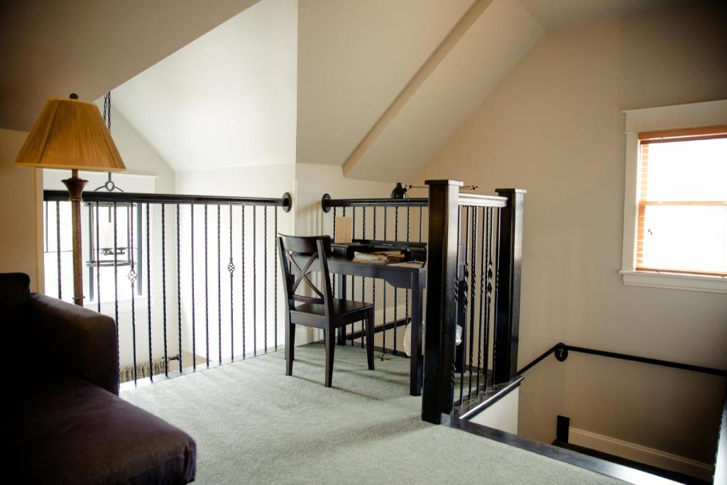Black Lantern Inn - Deluxe Kingsuite