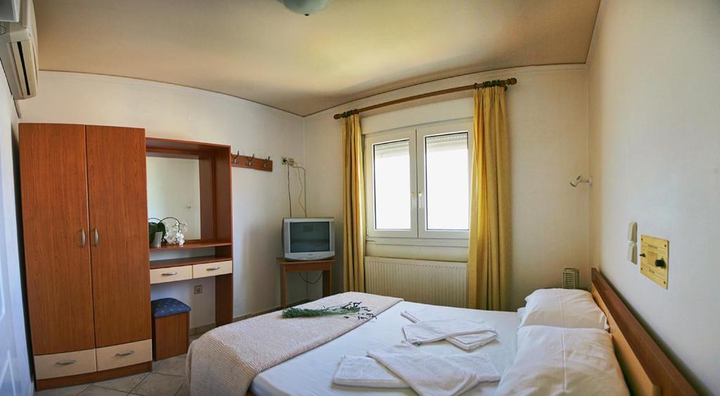 Łóżko lub łóżka w pokoju w obiekcie Gera Bay Studios And Apartments
