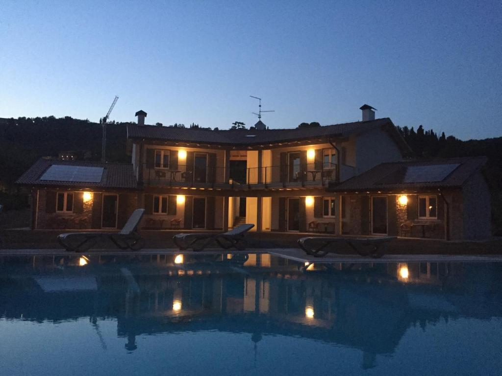 Bazén v ubytovaní Val Mora Bio Apartments alebo v jeho blízkosti