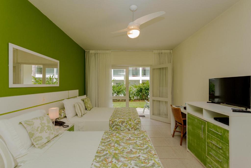 Uma TV ou centro de entretenimento em Beach Hotel Juquehy