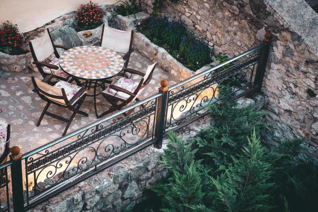 Balkón nebo terasa v ubytování Rigas Pension Nafplio