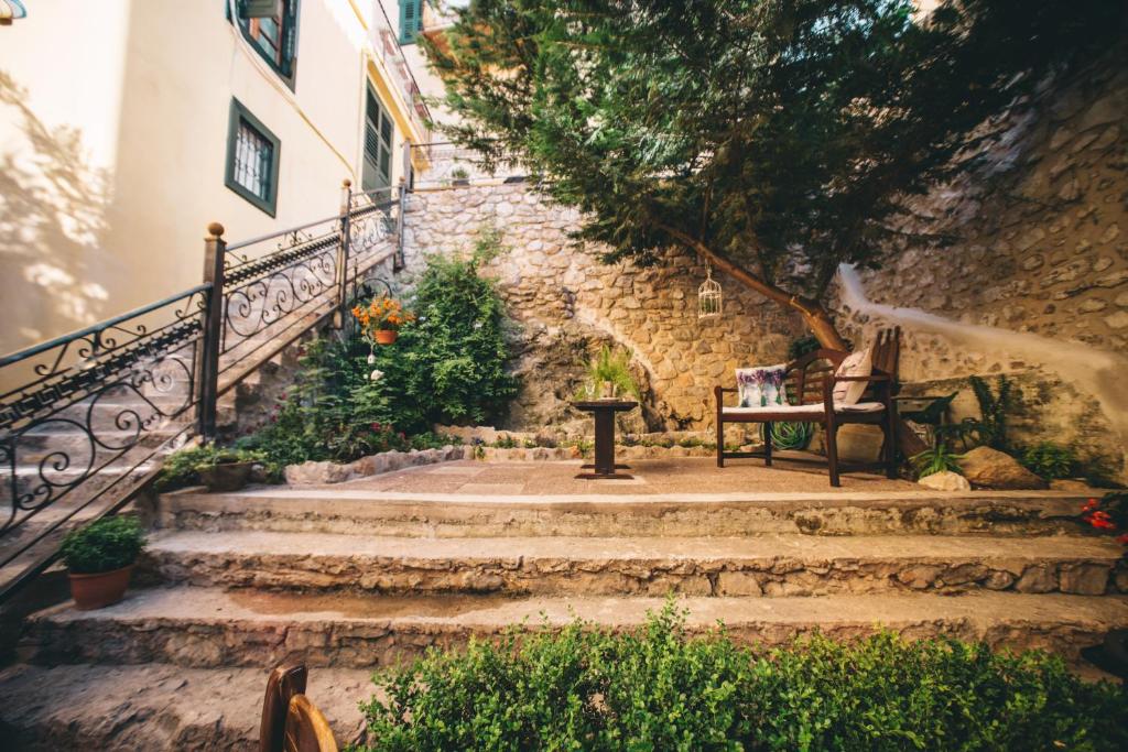 Zahrada ubytování Rigas Pension Nafplio