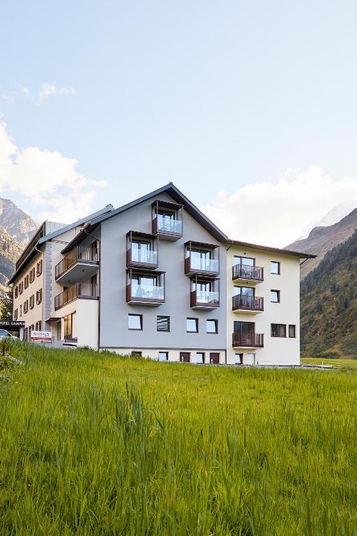 Nespecifikovaný výhled na hory nebo výhled na hory při pohledu z hotelu