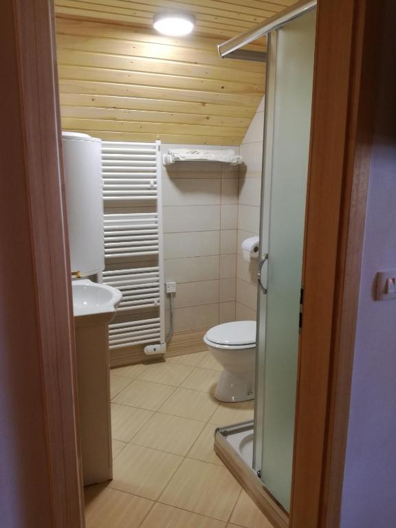 Koupelna v ubytování Apartmaji Vrhovnik
