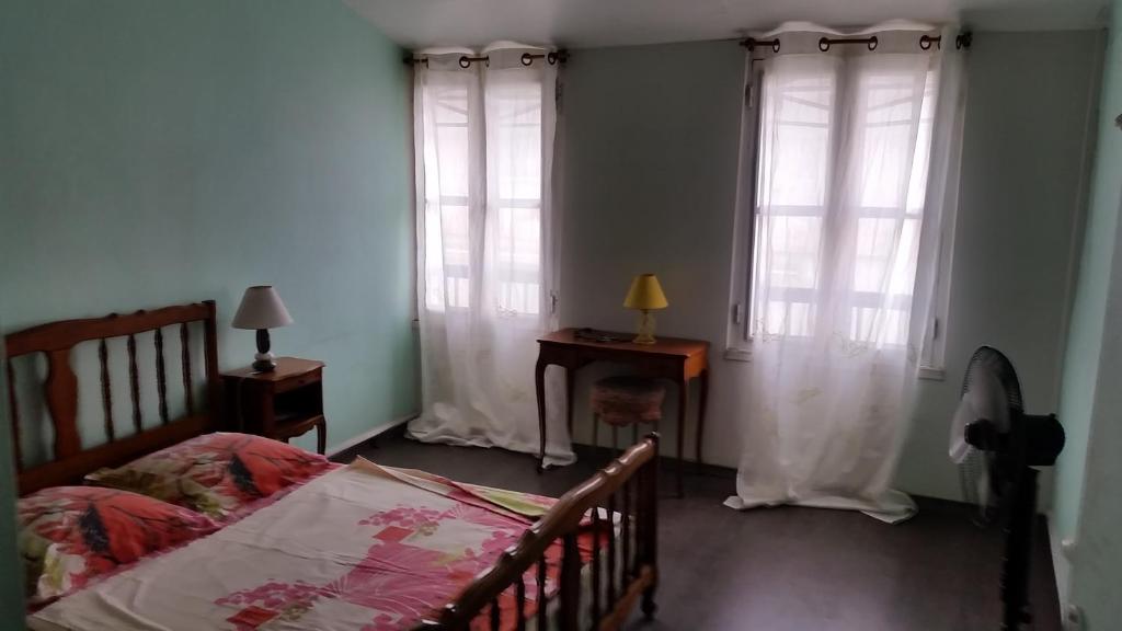 Postel nebo postele na pokoji v ubytování Chambre d'hôte à Saint-Pierre
