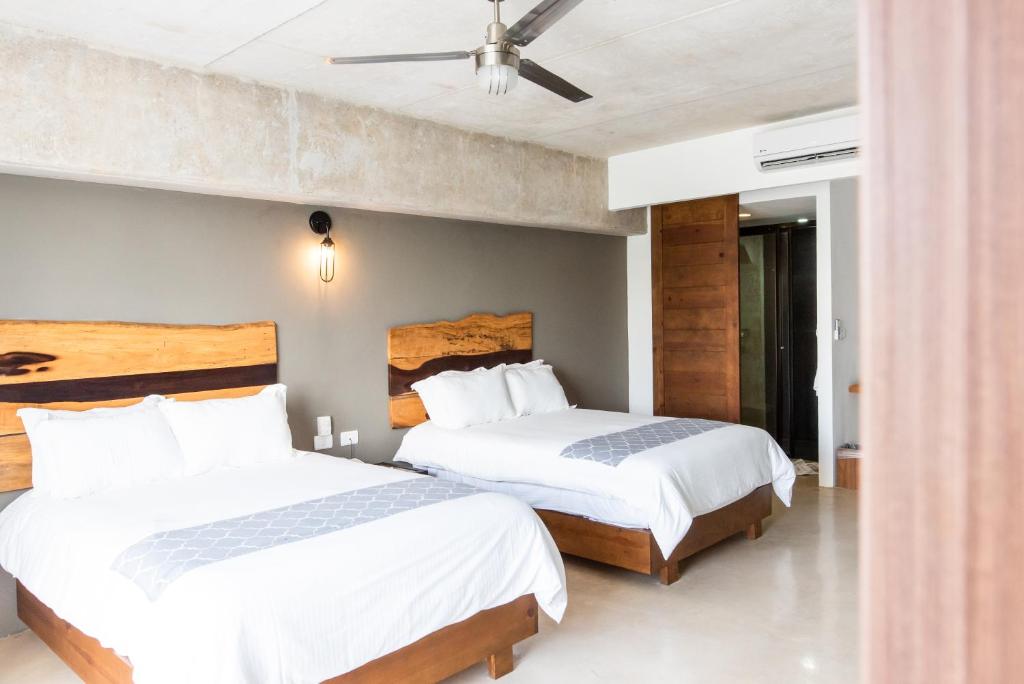 Postel nebo postele na pokoji v ubytování Hotel 52 Playa del Carmen